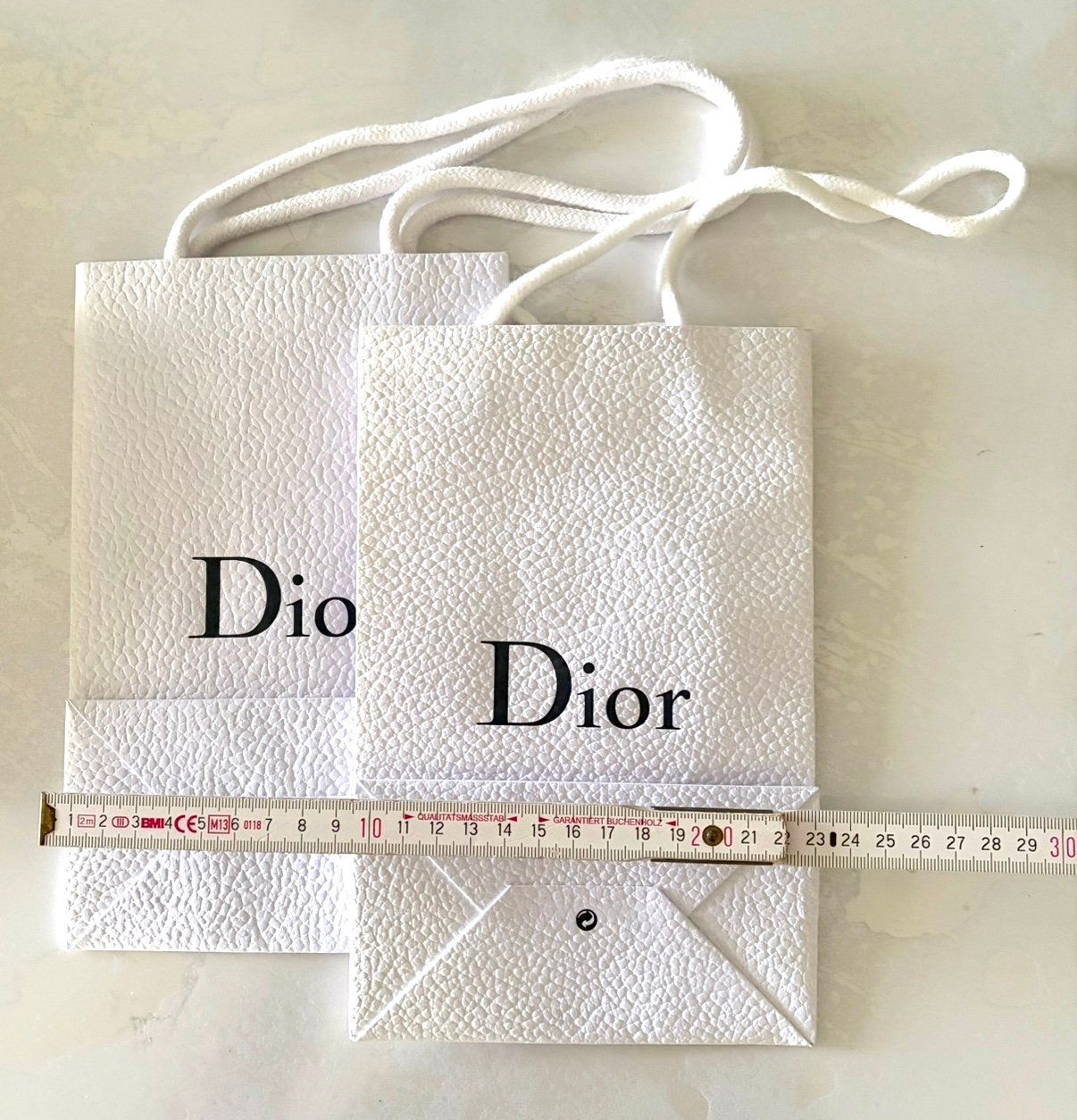 Dior Borse: Zwei DIOR Papier Taschen – Nuovo (secondo la descrizione) da Etoy venduto da Diadefin