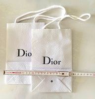 Zwei DIOR Papier Taschen