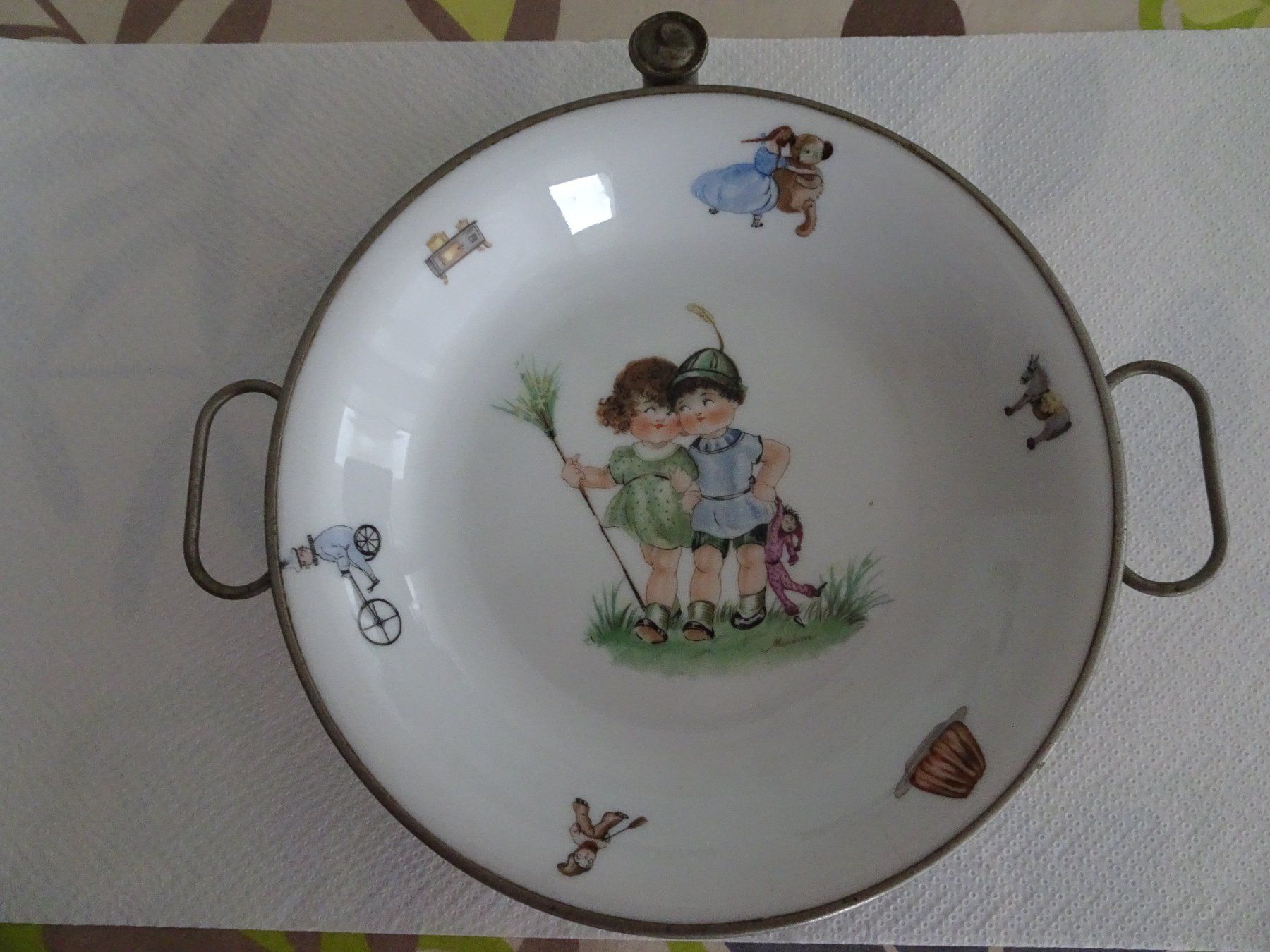Assiettes: Kinderteller mit Wasserbad – D'occasion à Birr par habicht414