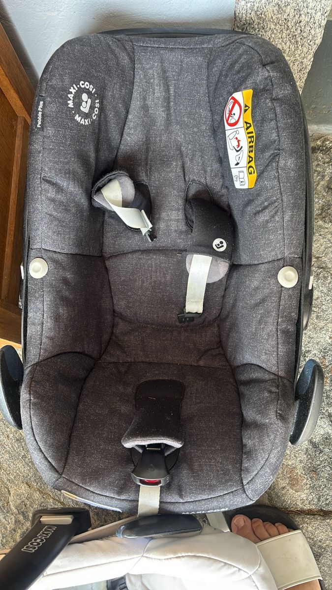 Maxi-Cosi Seggiolini per auto: Maxi-Cosi Pebble Plus Kindersitz mit Isofixstation – Usato da Liestal venduto da Efri33 1