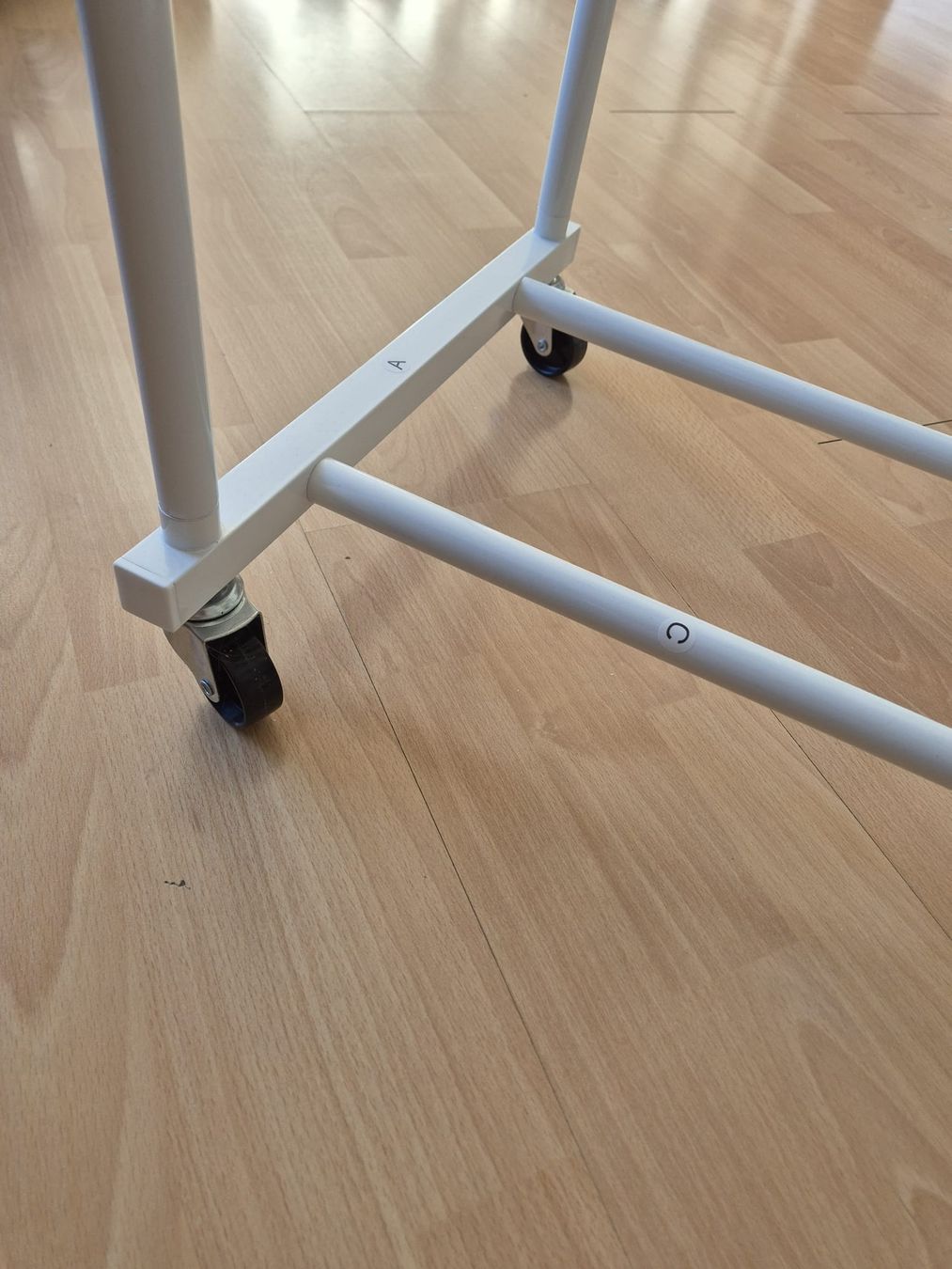 Autres décorations & accessoires: Doppel Kleiderstange mit Räder – D'occasion à Niederhasli par lenoxx 2