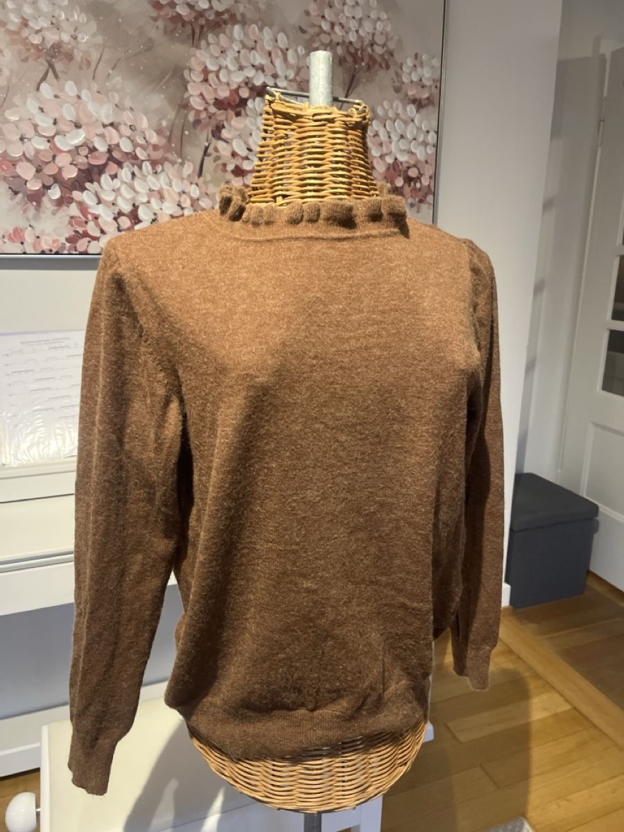 Maglioni & Felpe: Typical Jill Pullover, mit Rüschenkragen,  S – Usato da Solothurn venduto da Bobesch08 1