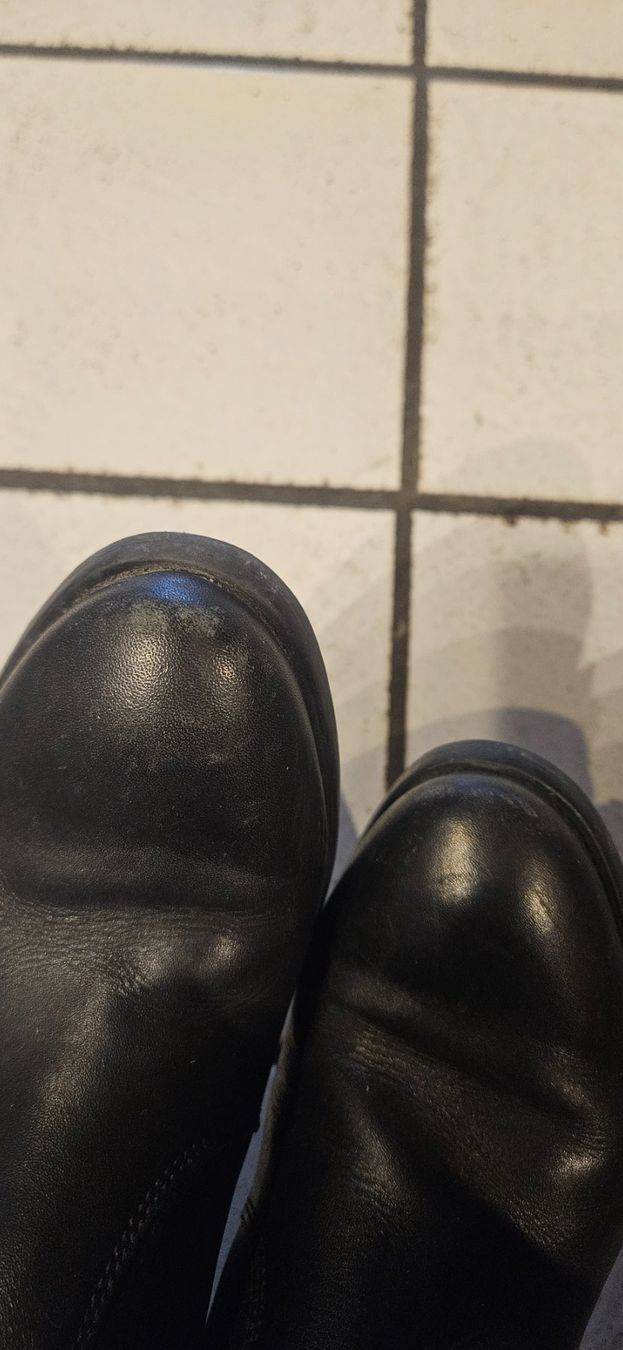 Damenschuhe: Schwarze Stiefeletten aus Leder, Grösse 39 – Gebraucht aus Rosshäusern von Heldin01 4