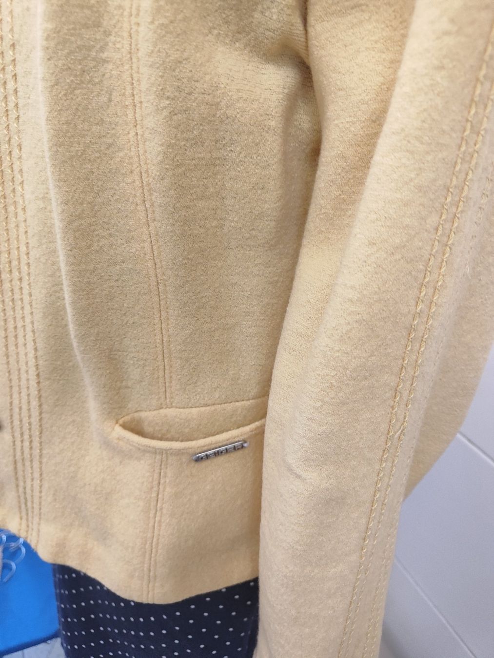 Giacche: Wolle Jacke GR 38 – Usato da Langnau am Albis venduto da Judithsebi 7