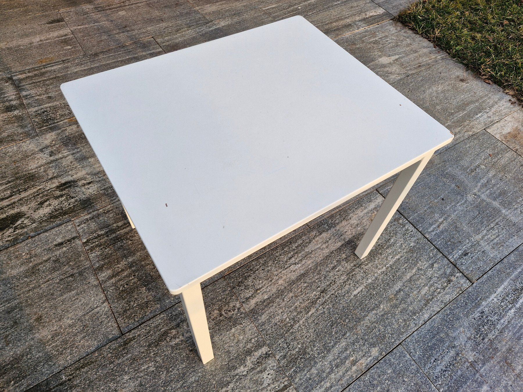 Ikea Tavoli: Kindertisch weiss – Usato da Uster venduto da tarsiuss