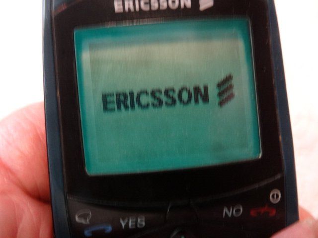 Ericsson Telefoni cellulari / Smartphones: ERICSSON ANTIK NATEL MIT LADEGERAT-LÄÜFT – Usato da zürich venduto da ahmad01