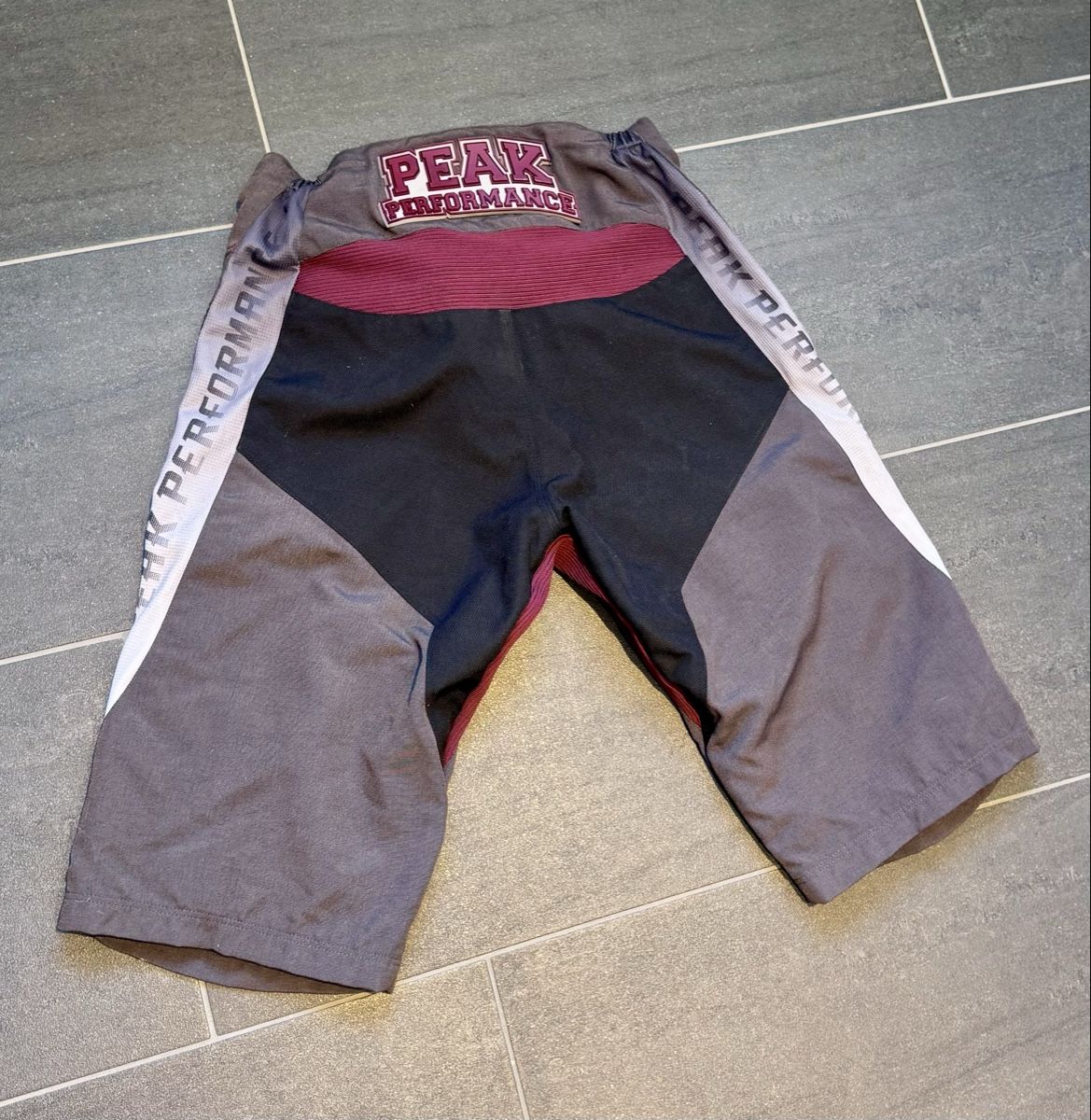 Peak Performance Pantaloni: PEAK PERFORMANCE Hosen Kurz Grösse M gebraucht – Usato da Möhlin venduto da GarageVasellariAG 3