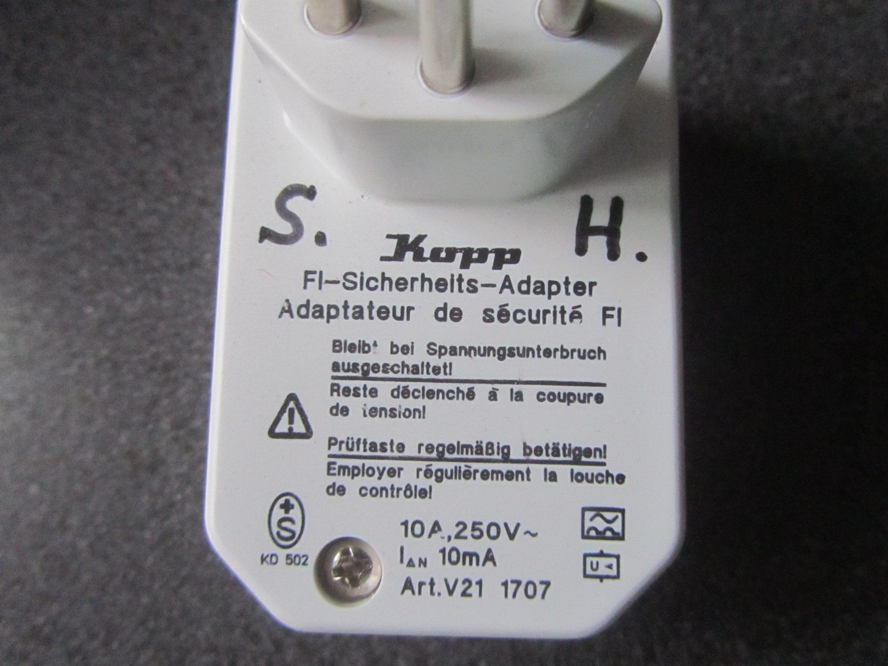 Unità & Adattatore: FI - Sicherheits - Adapter – Nuovo (secondo la descrizione) da Seengen venduto da mikelele 3