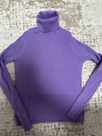 Rollkragenpullover Zara lila gerippt Grösse M 