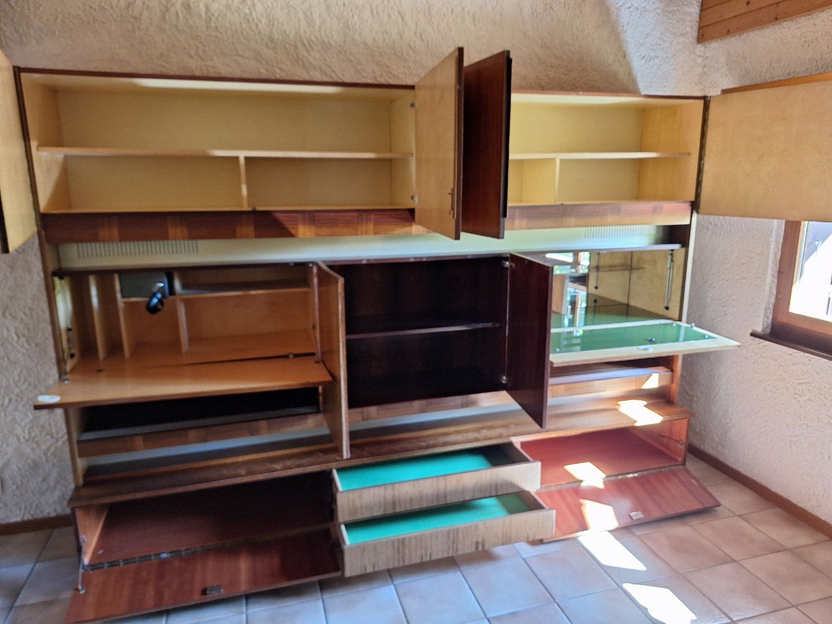 Schränke: Wohnwand Vintage aus den 70er – Gebraucht aus Genolier von Antoine30 2