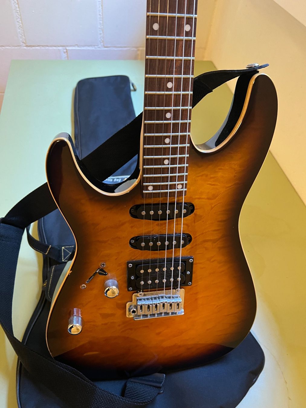 Strumenti musicali: Schöne linkshänder Gitarre – Usato da Hochdorf venduto da Brandnew 2