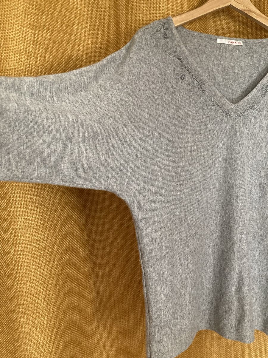 Maglioni & Felpe: Pullover gris à col brodé  – Usato da Ardon venduto da hel_2sxp 5