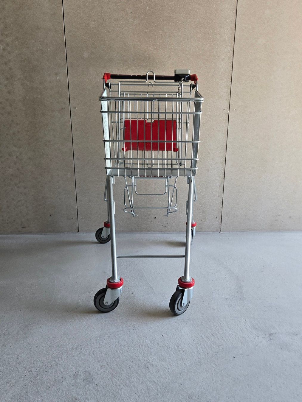 Altro per la casa: 3 Einkaufswagen klassisch, Transportwagen, robust – Usato da Winterthur venduto da meinweinkeller 3