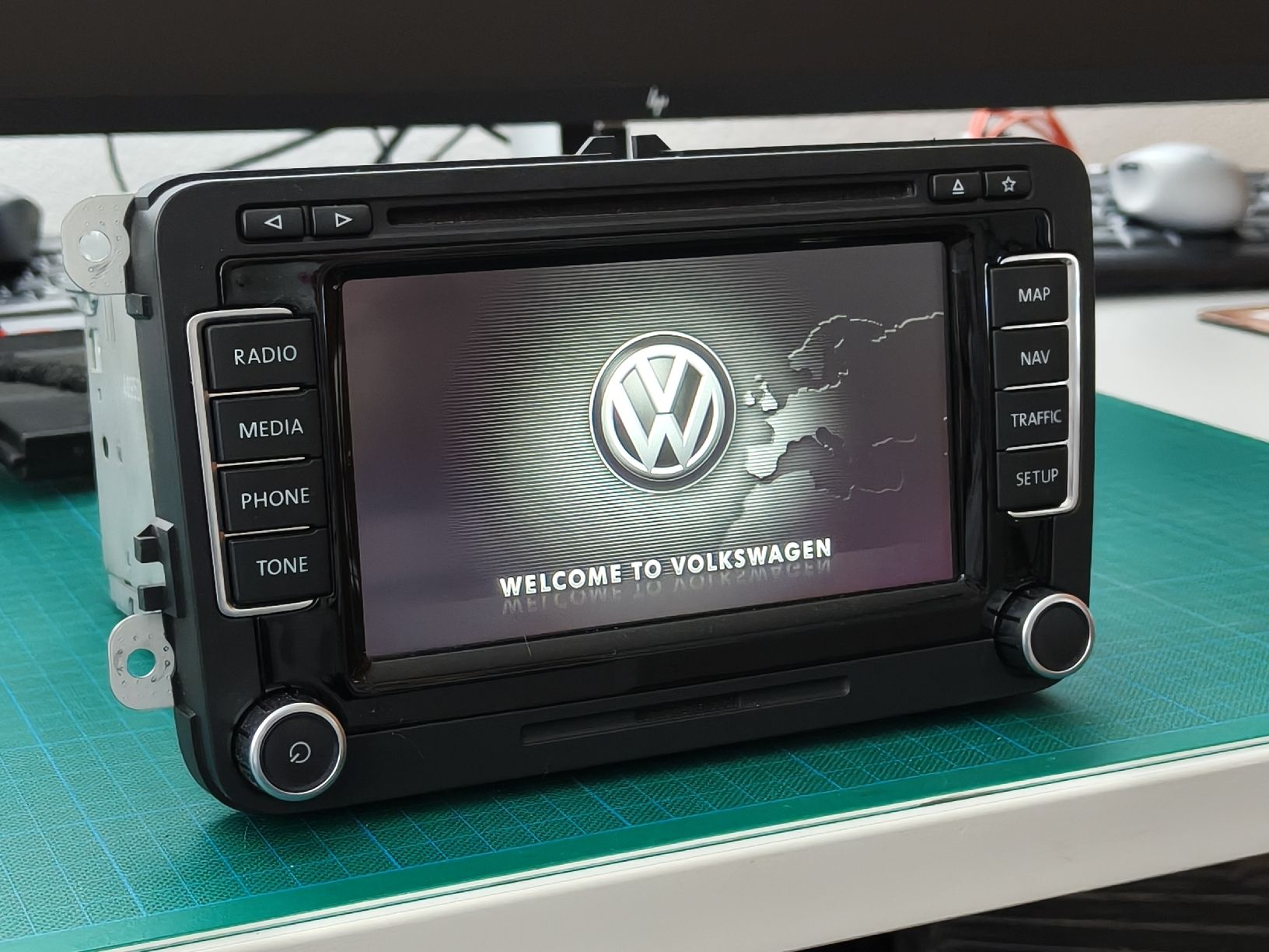 Navigatori: VW RNS 510 Navigationsgerät mit DAB+ – Usato da Niederuzwil venduto da Roepps