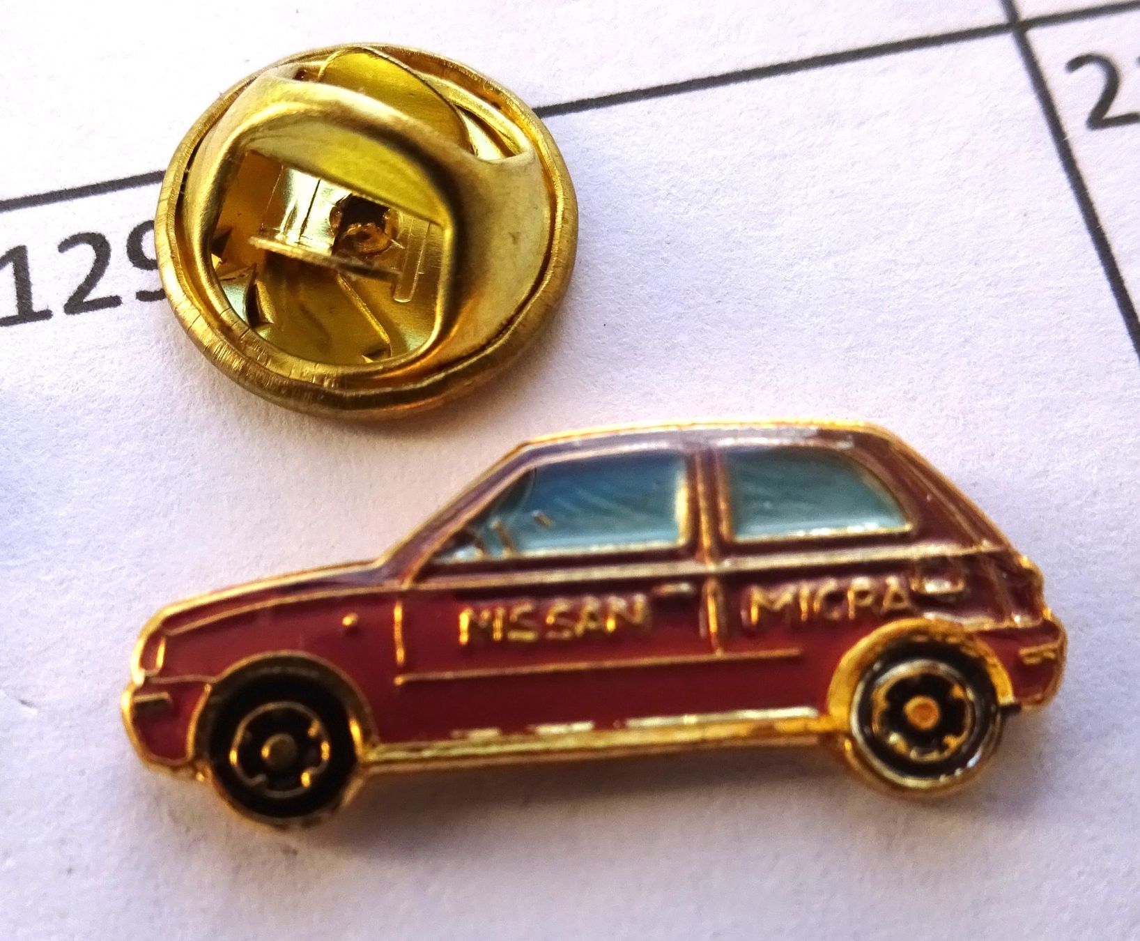 Plaketten & Abzeichen: Pin Auto Nissan MICARA – Gebraucht aus Utzenstorf von BUtter81
