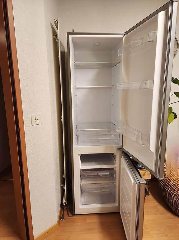 Frigoriferi: Kühl- Gefrierschrank – Usato da Jonschwil venduto da Einhorn1969 1
