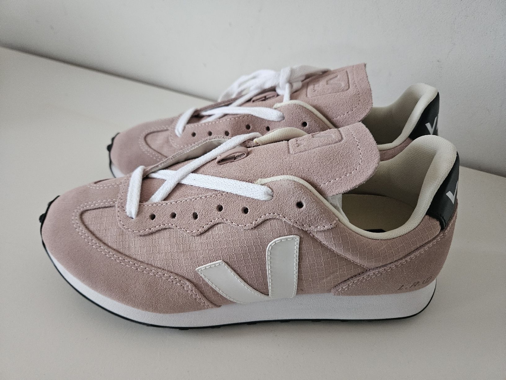 Veja Damenschuhe: Sneaker von Veja – Neu und originalverpackt aus Möriken AG von sst_hpf6
