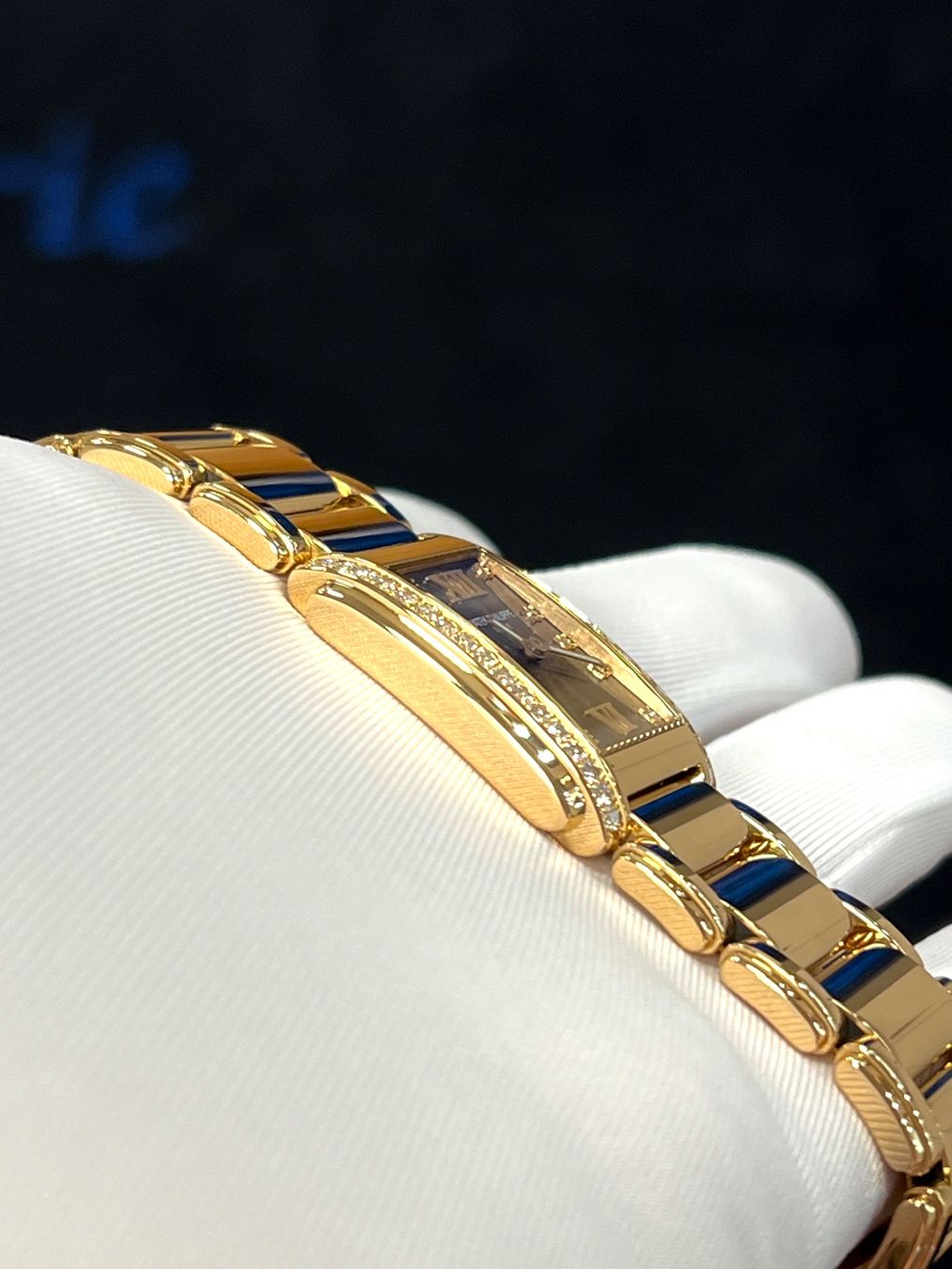 Patek Philippe Uhren: Patek Philippe Twenty-4 / 4910/11R – Neu (gemäss Beschreibung) aus Nyon von Lunas_Watches 2