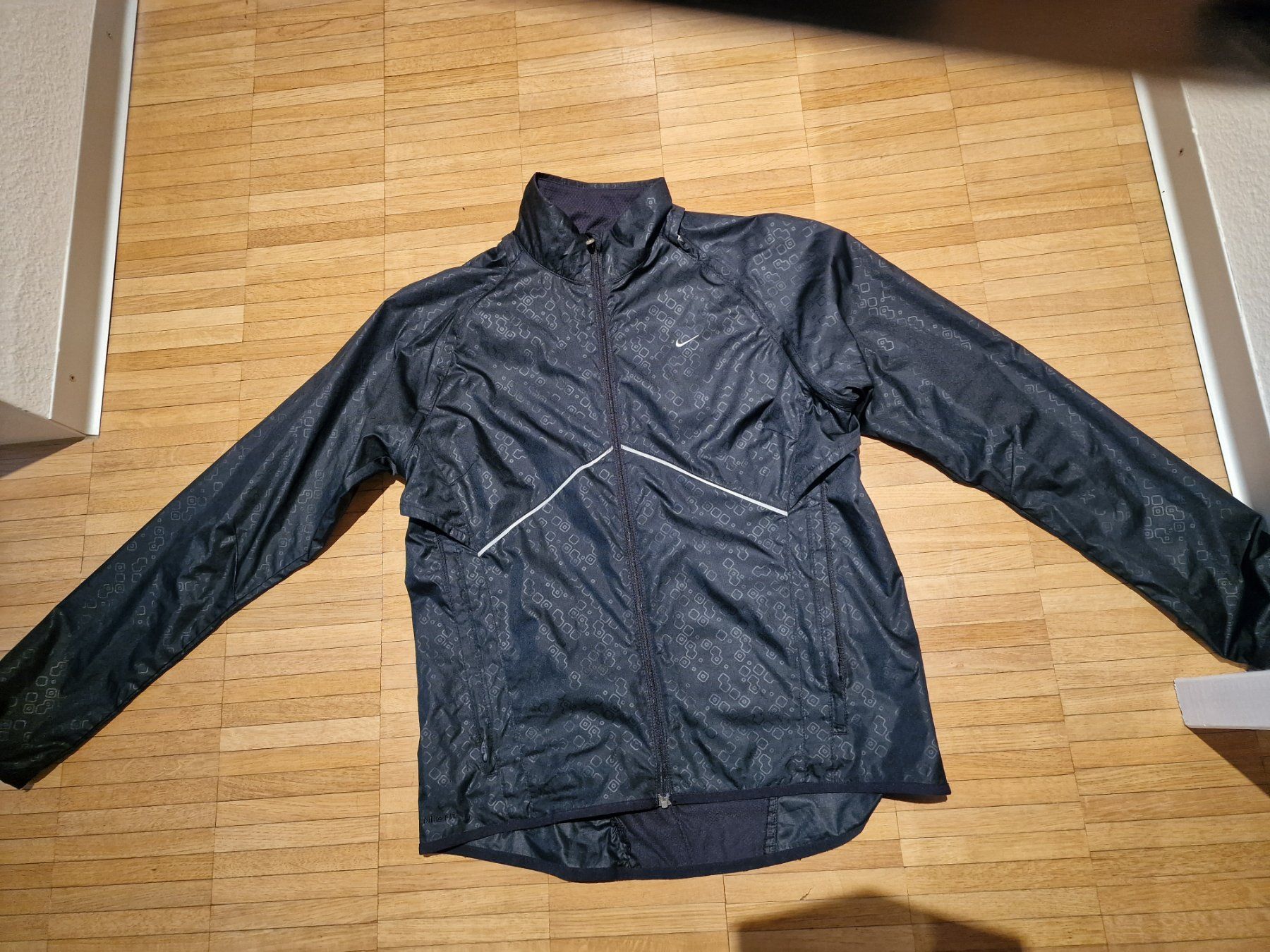 Nike Giacche: Nike Fit Dry Jacke – Usato da Laufenburg venduto da may_r2st