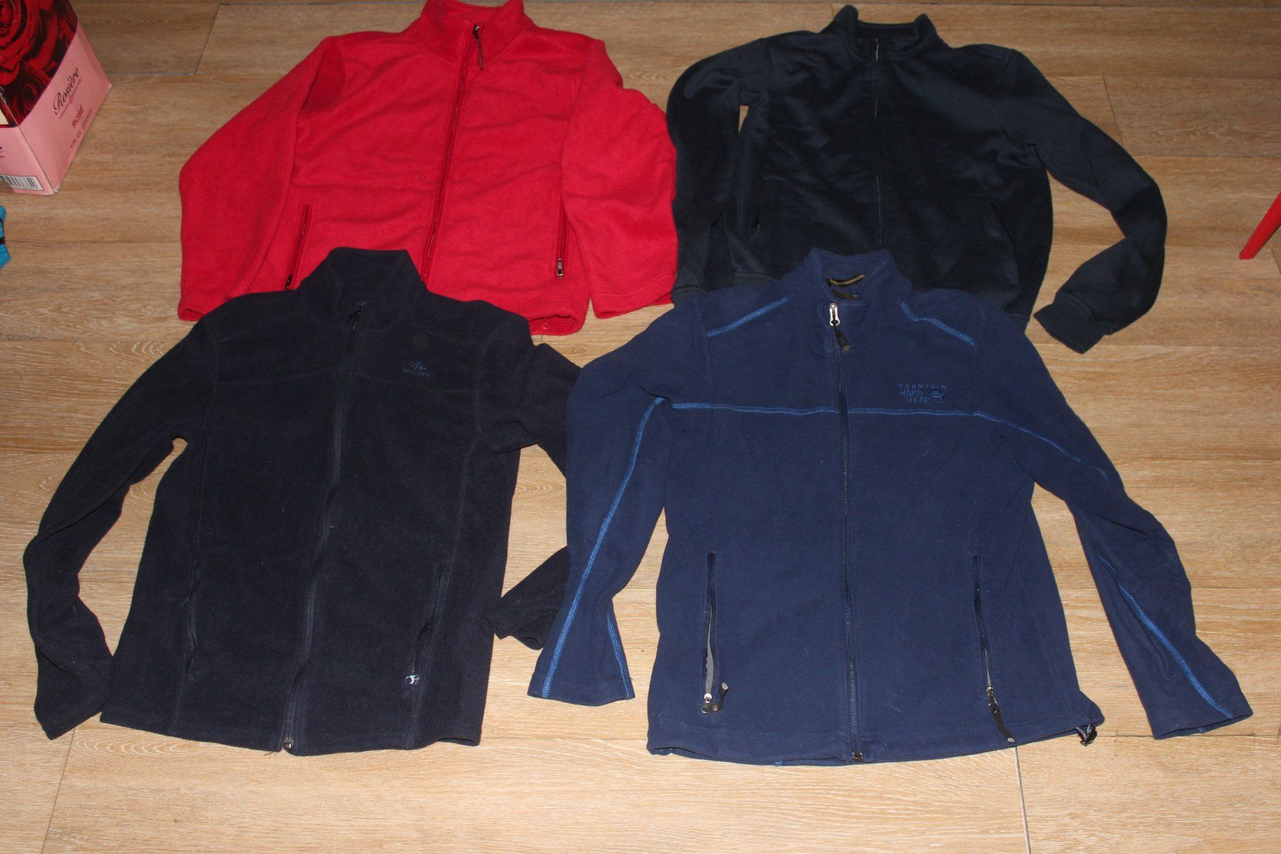 Lotti di vestiti: 4x sweats polaire  _ size S – Usato da Travers venduto da ColibriRoseOrange