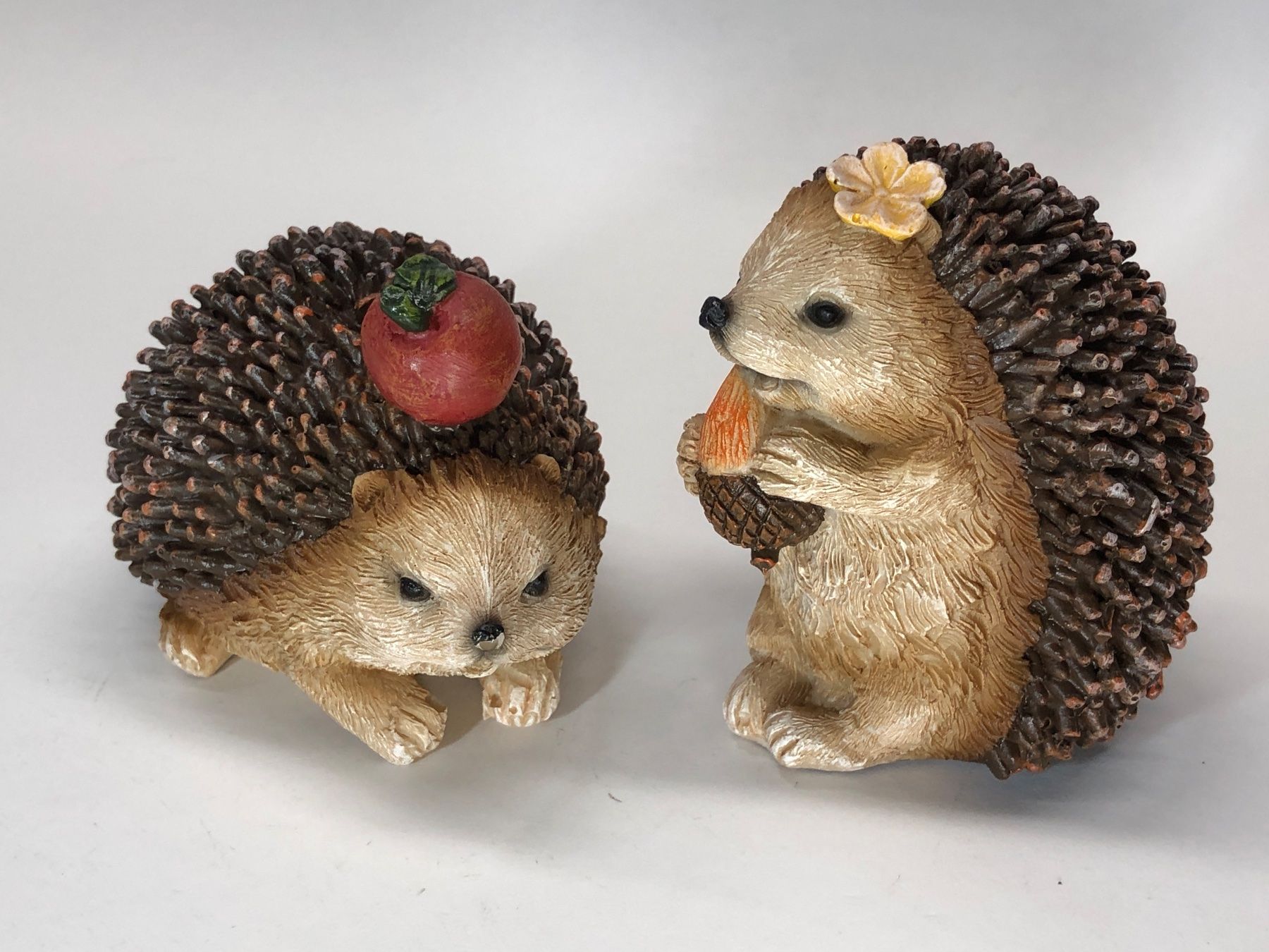 Statuette: Igel Paar / Polyresin - ca. 9 und 7cm hoch – Nuovo (secondo la descrizione) da Bergdietikon venduto da Garak 2