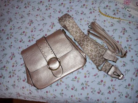 schöne neue Handtasche gold