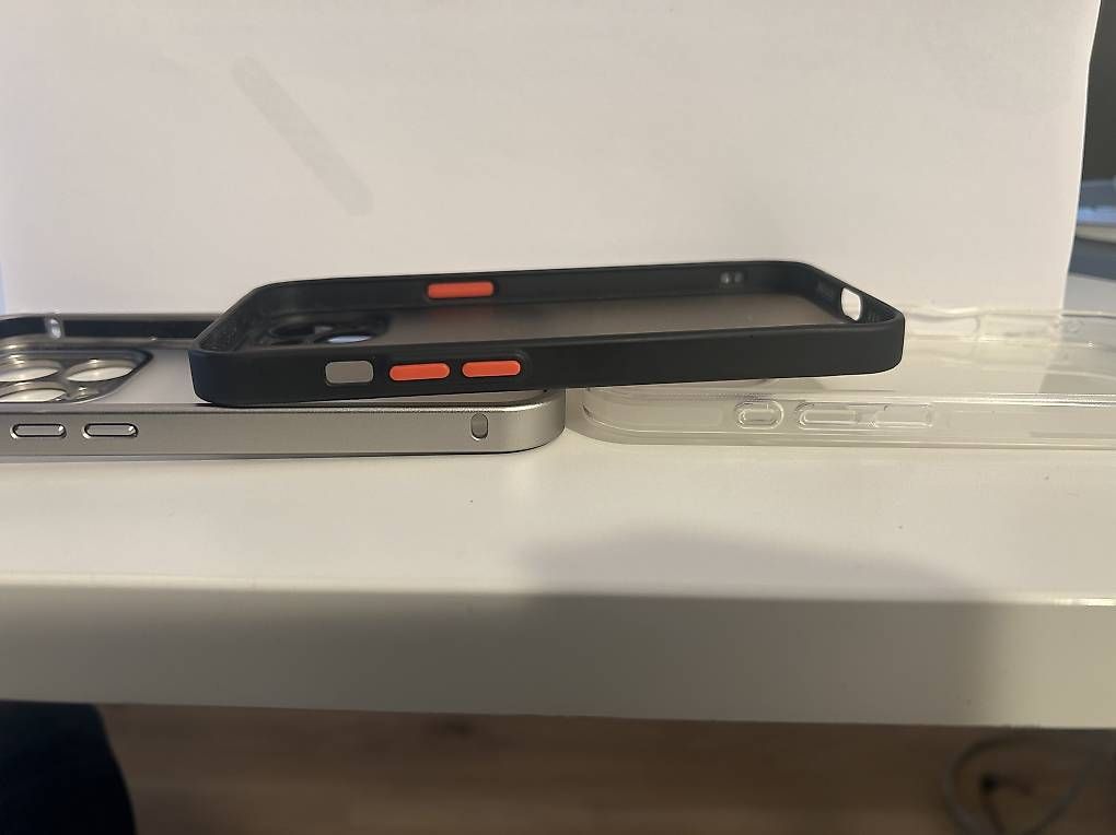 Covers & Schutzfolien: Fours iPhone 14 – Gebraucht aus Versoix von jen_k2qv 2