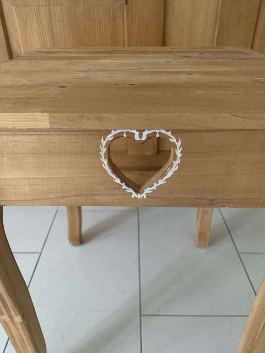 Tische: Holztischli mit Herz-Ausschnitt Shabby Chic – Gebraucht aus Ellikon an der Thur von Bali1999 5