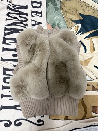 Bershka Womens Faux Fur Zip Vest Size S Beige