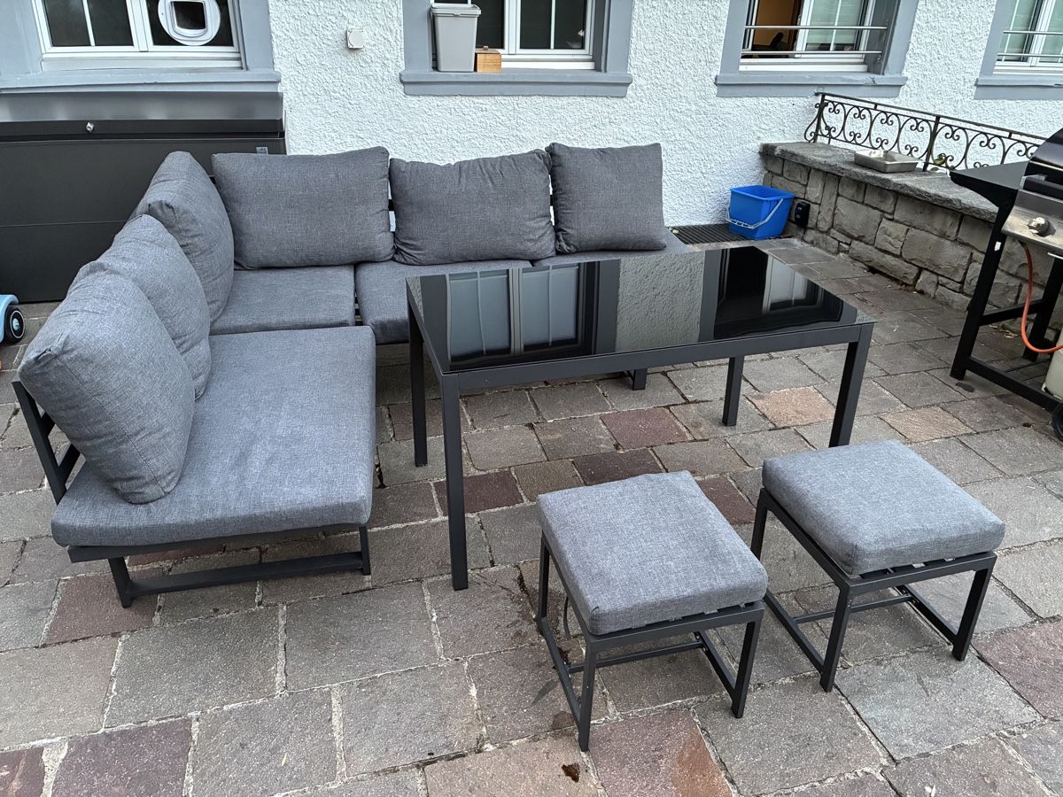 Set di tavolo e panche: Gartensitzlounge 5-teilig grau mit Tisch und Hockern – Usato da Dürnten venduto da had0.