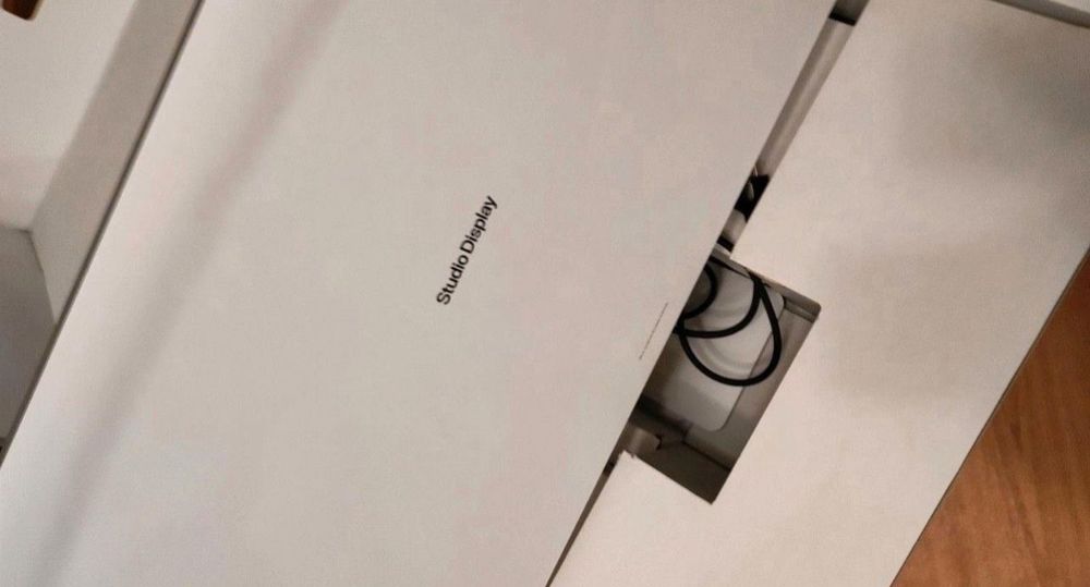 Apple Studio Display 5K, Neigungs und höhenverstellbar 27" Kaufen auf Ricardo