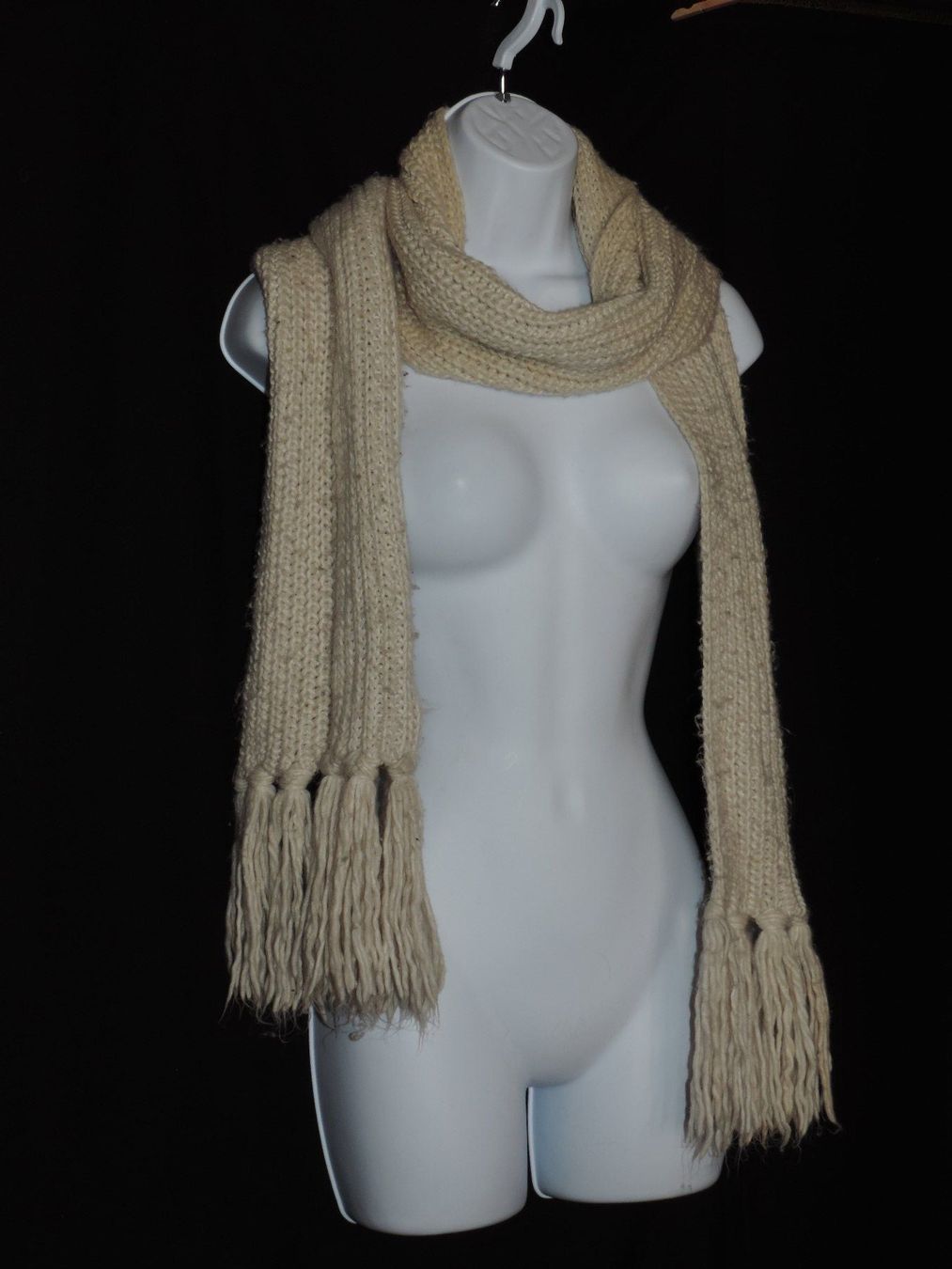 Foulard & Sciarpe: écharpe Camaïeu blanc cassé – Usato da Genève venduto da Axelle333 2