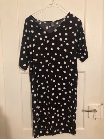 Tolles gepunktetes Kleid