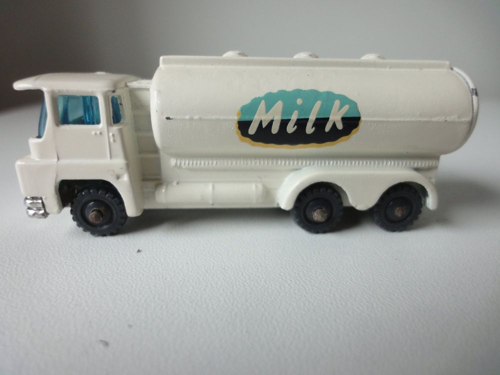 Husky Models Corgi N°17 Guy Warrior Milk Tanker - 1/64 Sous Blister, Neuf