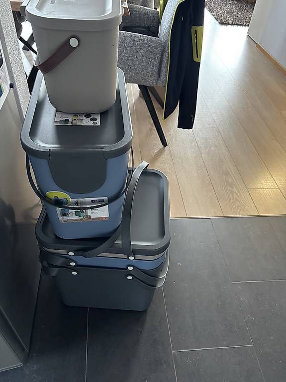 Rotho Contenitori & Simili: Neue Rotho Recyclingbehälter – Nuovo (secondo la descrizione) da Sulgen venduto da siusse7