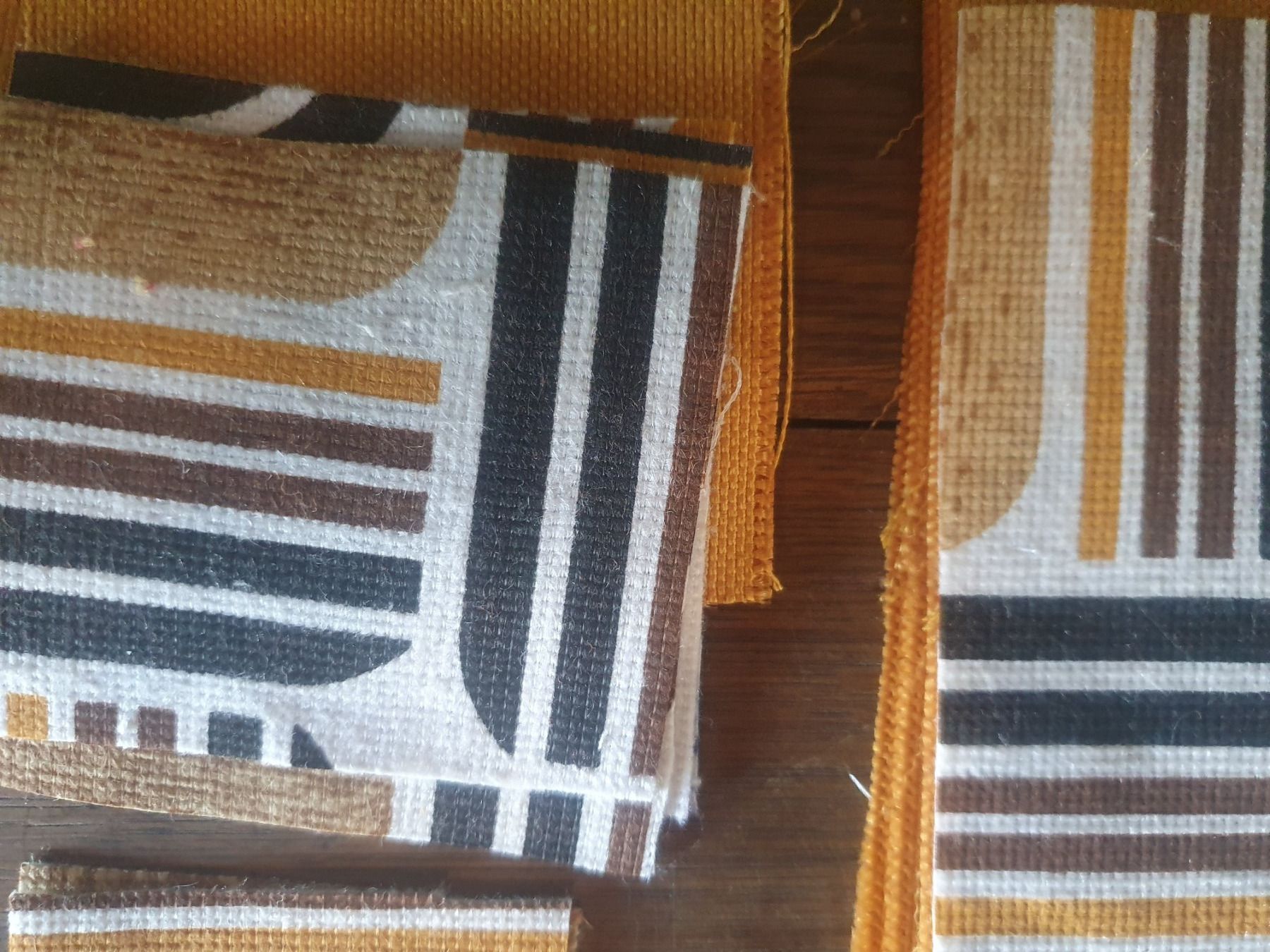 Tessuti: 46 patch tissu seventies  vintage Patchwork 18X18  et autres – Nuovo e nell'imballaggio originale da Thônex venduto da lacomtessedesfees 4