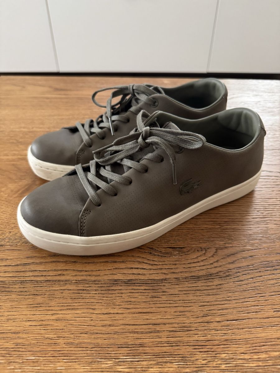 Lacoste Damenschuhe: Sneaker Lacoste oliv Grösse 40.5 gebraucht – Gebraucht aus Küssnacht am Rigi von Belli_12