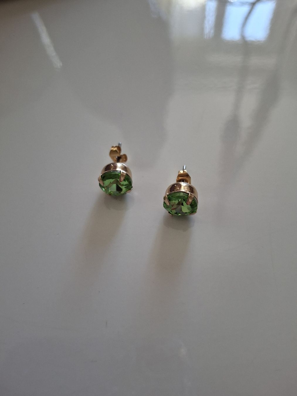 Ohrringe & -stecker: Clous d'oreilles vert lime – Neu (gemäss Beschreibung) aus Lausanne von Cognitia