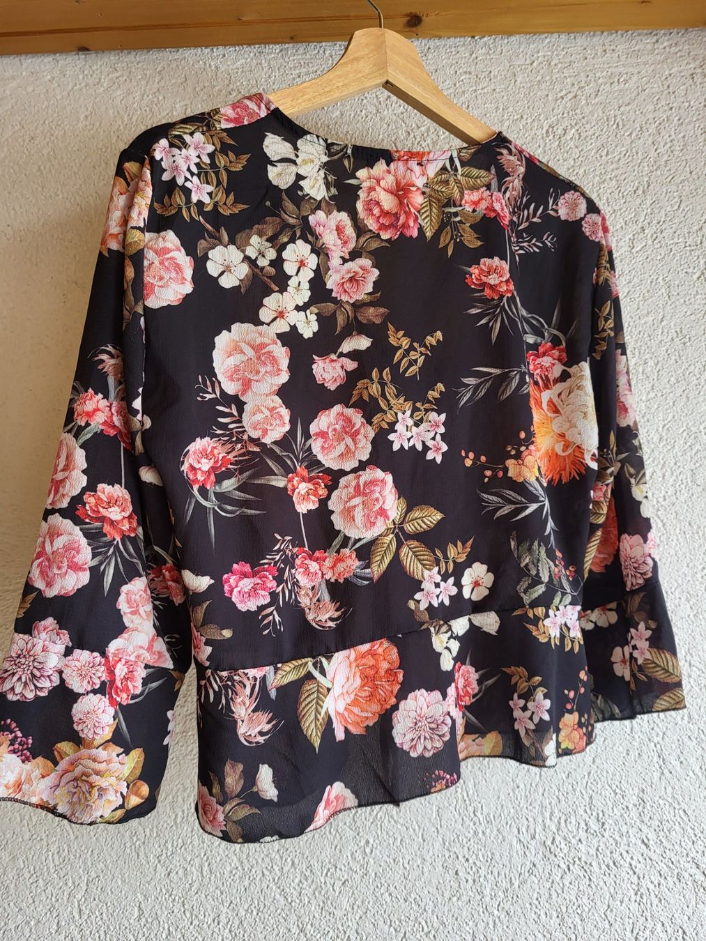 Blusen: Schickes Blusentop mit Blumenmuster, Grösse S, Neuwertig – Gebraucht aus Eggiwil von kariiina 1