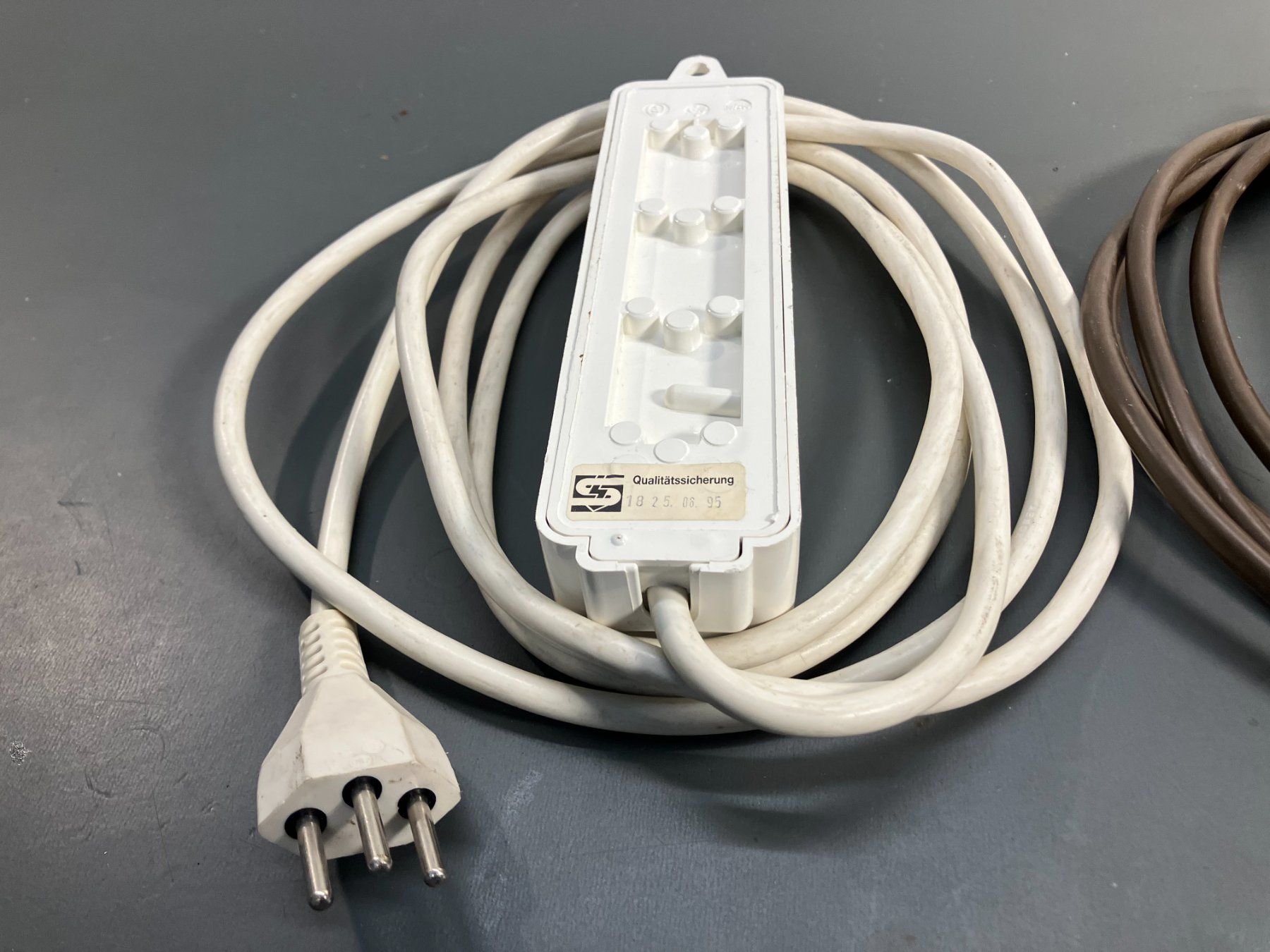 Stromzufuhr: Post. div. Stromsteckleisten ohne Schalter ab 1.- – Gebraucht aus Lichtensteig von Buy24International 7