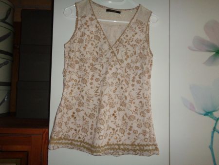 *** hübsches Top mit Verzierungen *** / von Vero Moda