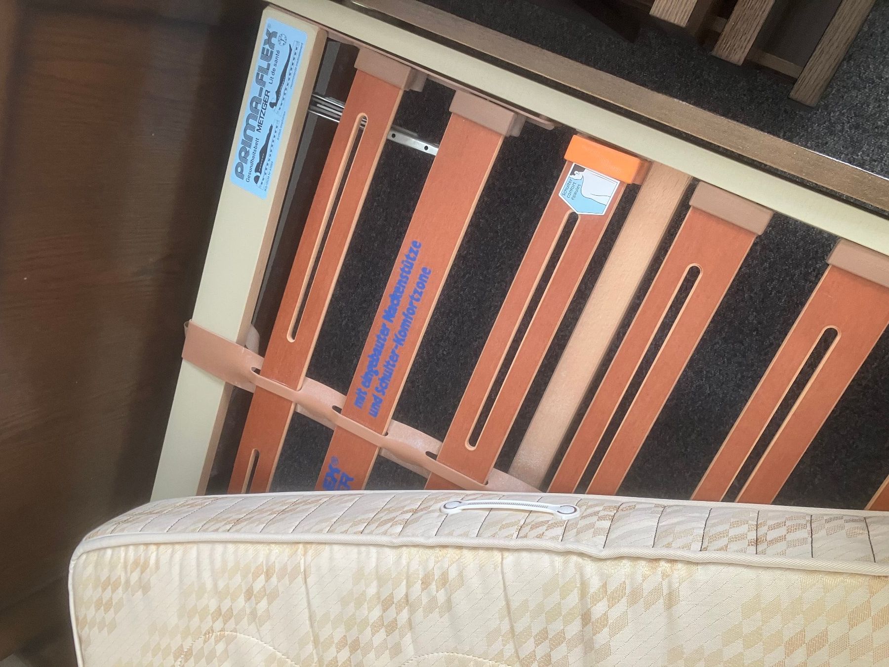 Betten: Chambre à coucher, table de nuit et coiffeuse – Gebraucht aus Tavannes von dada017 3