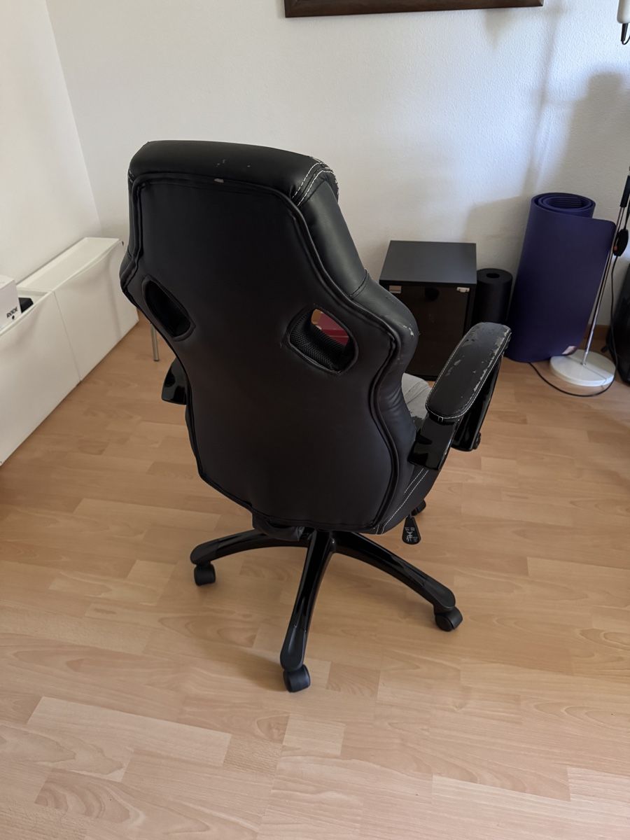 Stühle: Gaming Chair black artificial leather used condition – Gebraucht aus Bern von pablito01 1
