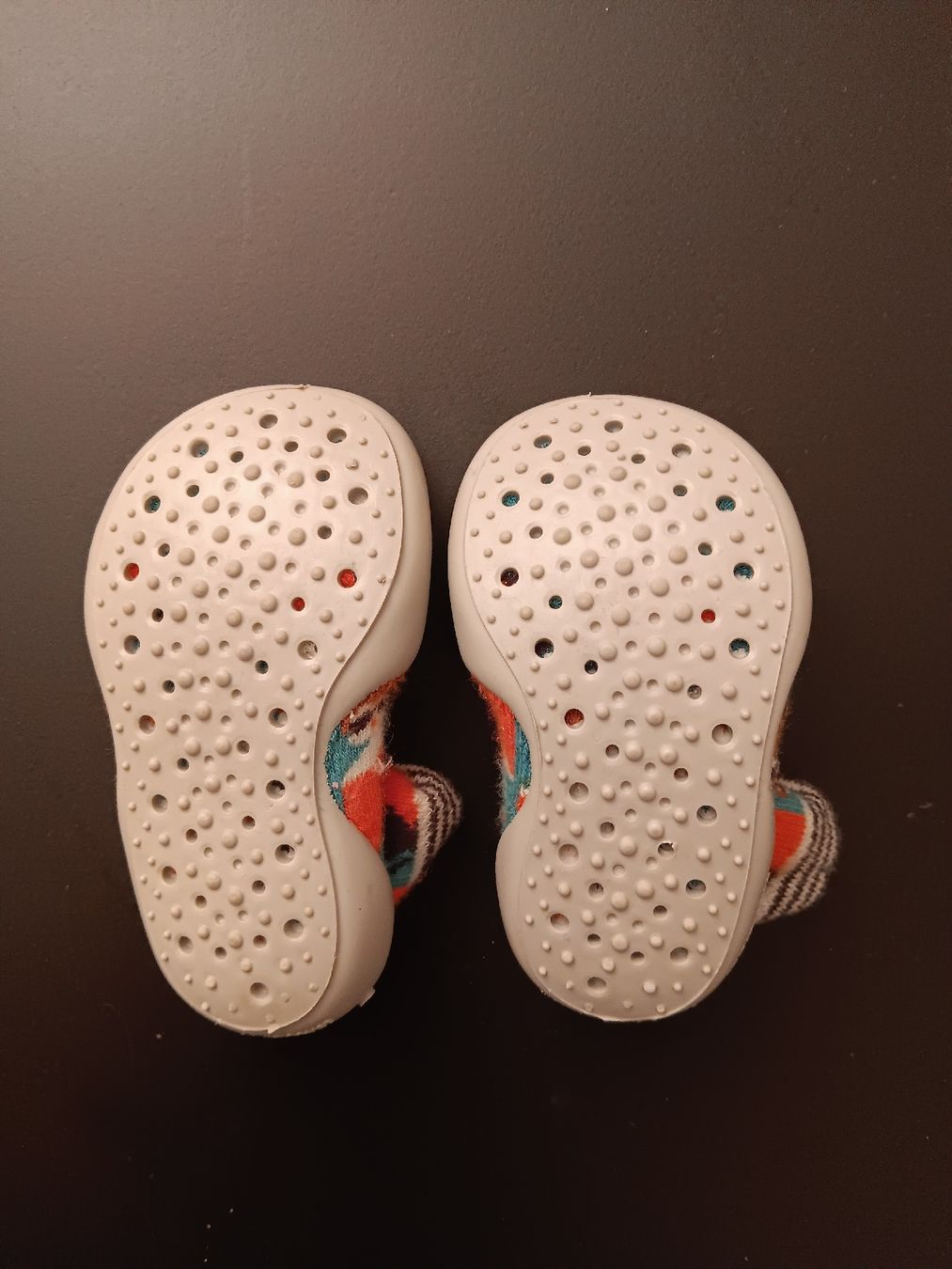 Scarpe per ragazzi: chaussons enfants collégien taille 20-21 – Usato da Lausanne venduto da Grabock 1