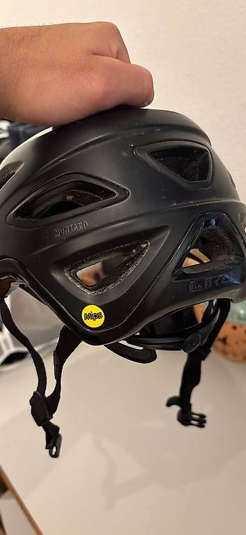 Casques: Giro Montaro – D'occasion à Oberwil-Lieli par kaj_ng8x 1