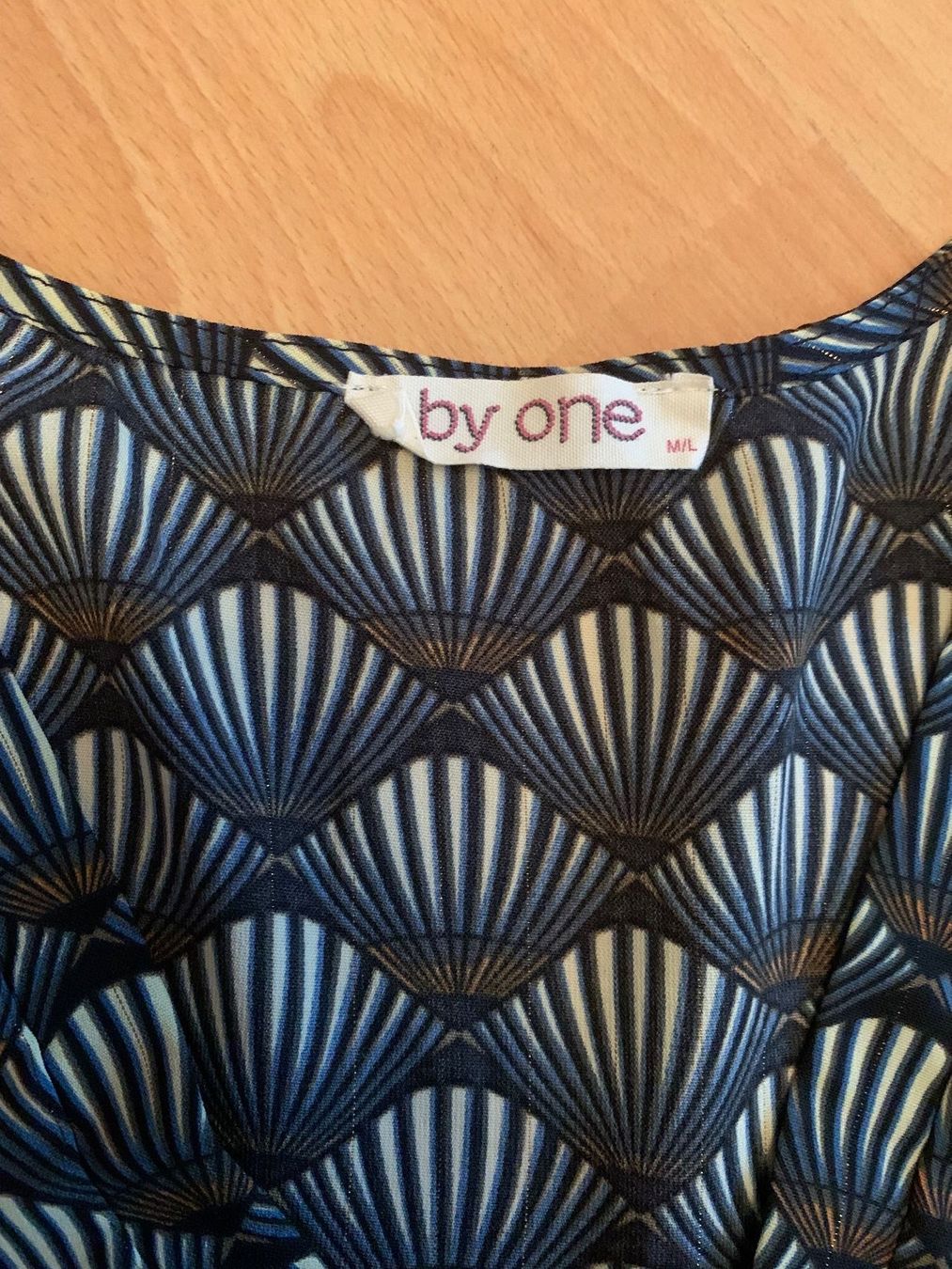 Top: Joli haut By One t. M/L – Usato da MEYRIN venduto da Gwendo10 1