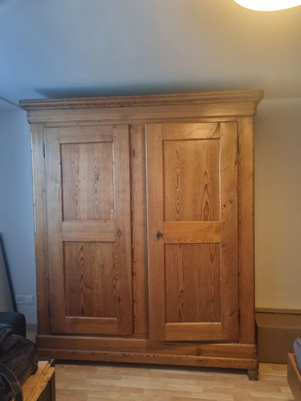 Armadi: Armoire en bois, 2, antique – Usato da La Chaux-de-Fonds venduto da edo_78yz