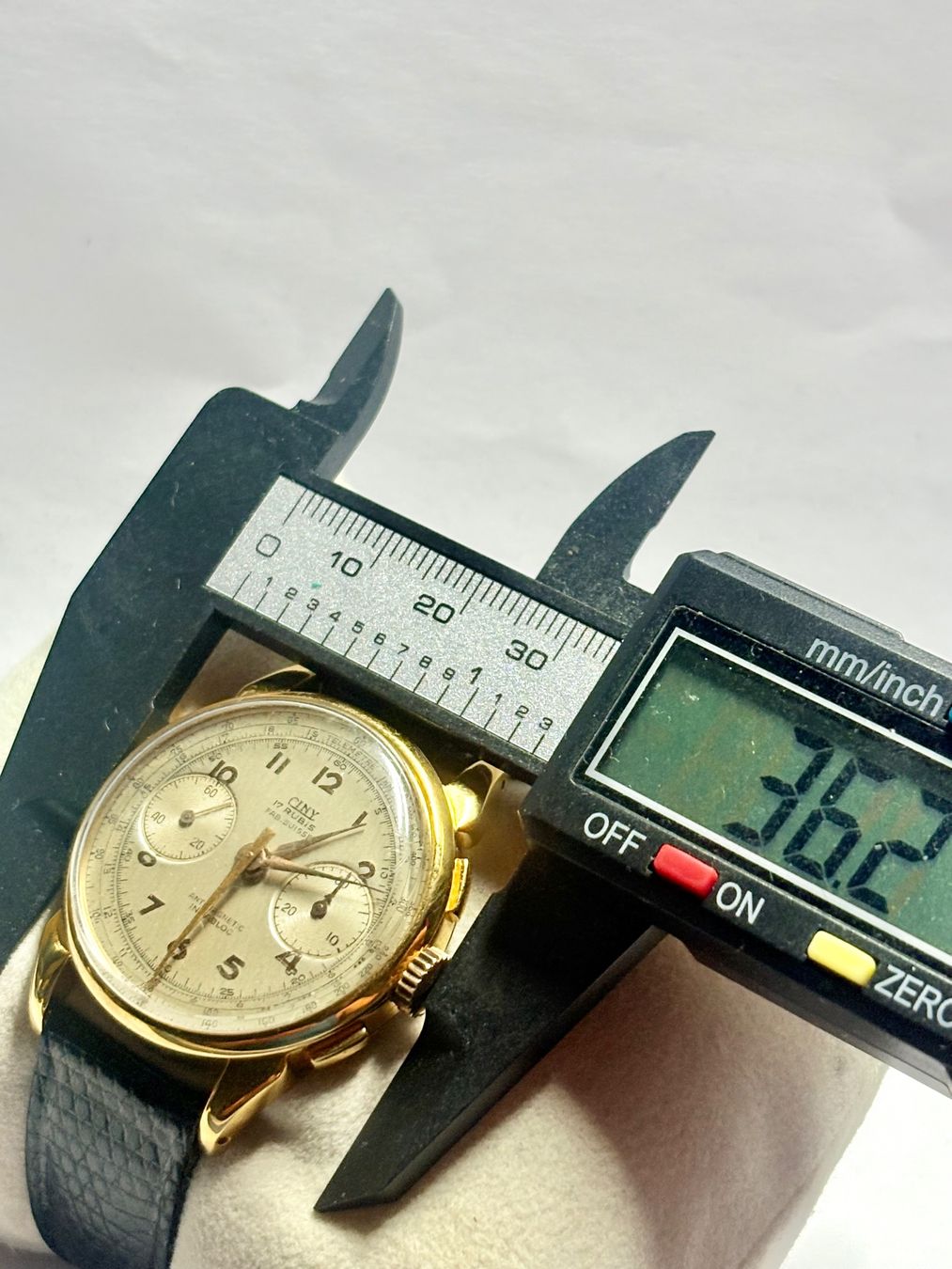 Swiss Uhren: Montre Ciny Chronographe 36.2mm Antimagnetique – Gebraucht aus Hallwil von Andreas.1955 6