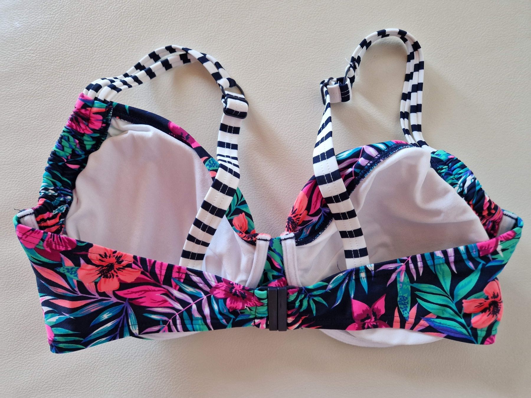 Badekleider & Bikinis: Venice Beach Bikini Oberteil Blumenmuster, Gr. 40F – Neu (gemäss Beschreibung) aus Müntschemier von fralion 1