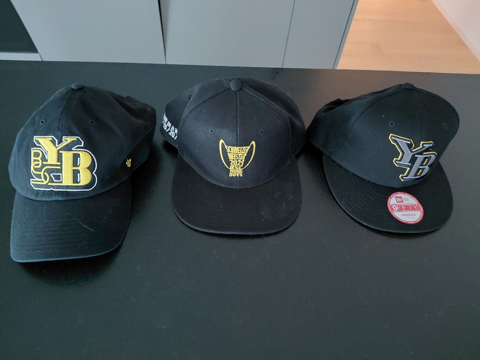 Chapeaux, bonnets & casquettes: Kappen Set YB 3 Stk – D'occasion à Heimberg par 19BERN31